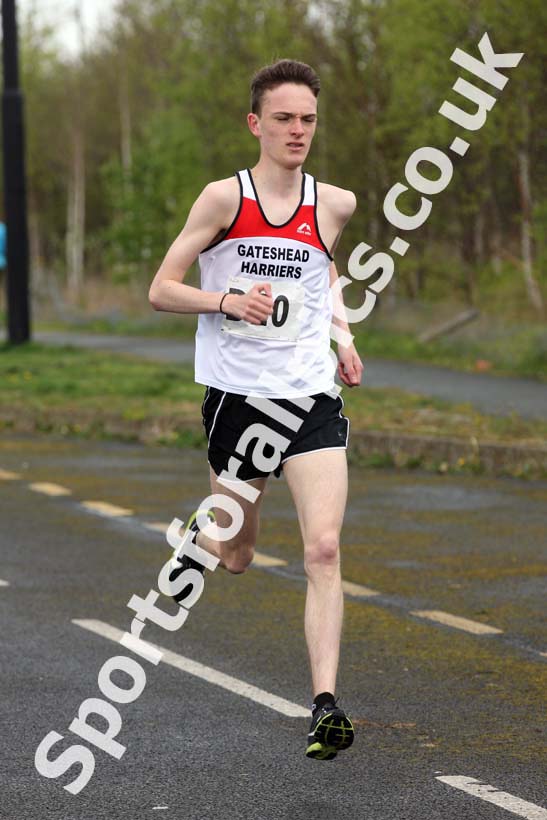 Senior mens relay, Elswick Good Friday Road Races. Photo: David T. Hewitson/Sports for All Pics
